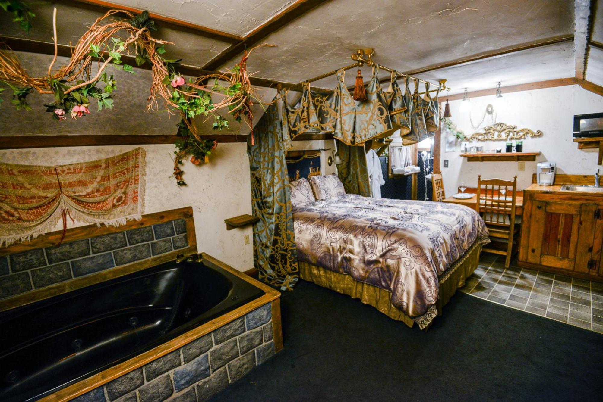 Castle Wood Theme Cottages- Couples Only Big Bear Lake Exterior photo