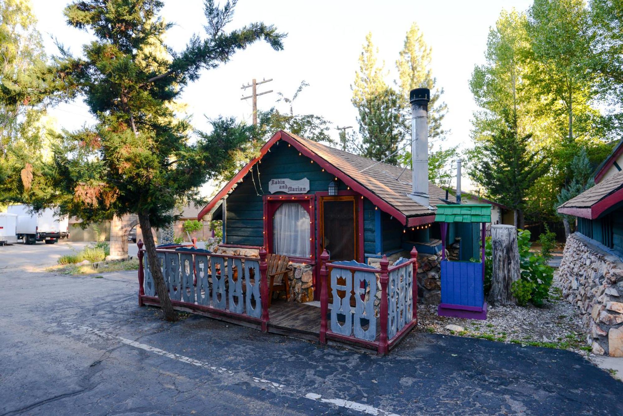 Castle Wood Theme Cottages- Couples Only Big Bear Lake Exterior photo